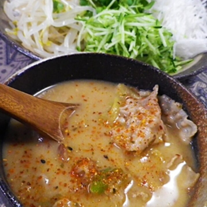 たっぷり野菜の豚ごまダレつけ素麺